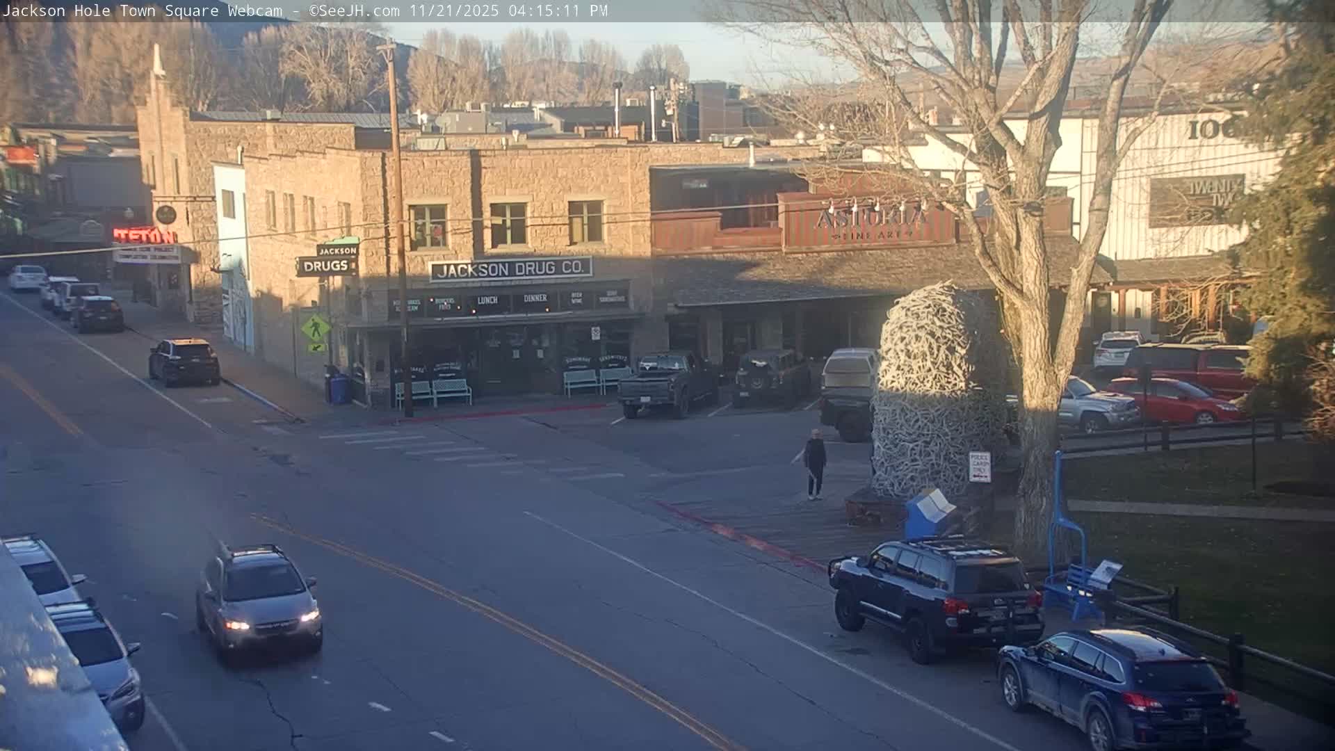 Jackson Hole, Jackson Town Center Square PTZ Live Cam - Jackson, Teton, Wyoming, USA