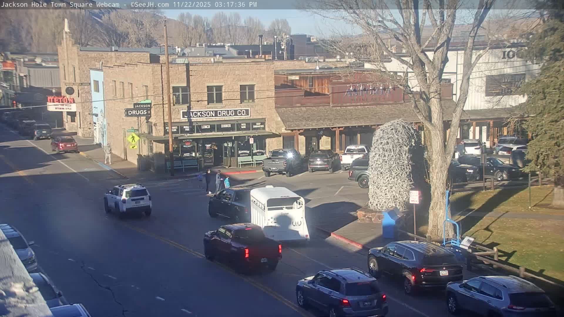 Jackson Hole, Jackson Town Center Square PTZ Live Cam - Jackson, Teton, Wyoming, USA