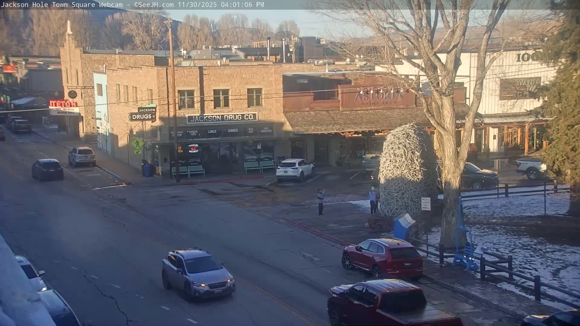Jackson Hole, Jackson Town Center Square PTZ Live Cam - Jackson, Teton, Wyoming, USA