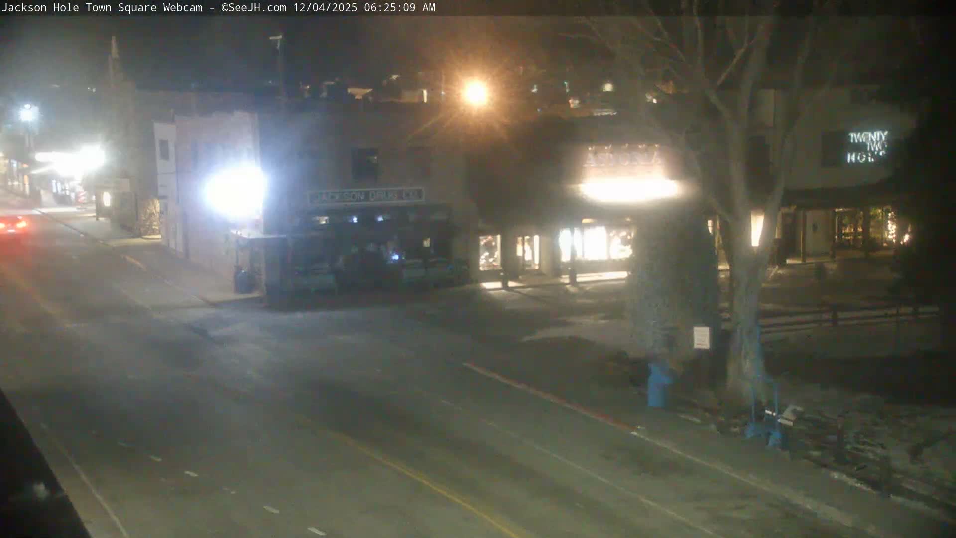 Jackson Hole, Jackson Town Center Square PTZ Live Cam - Jackson, Teton, Wyoming, USA