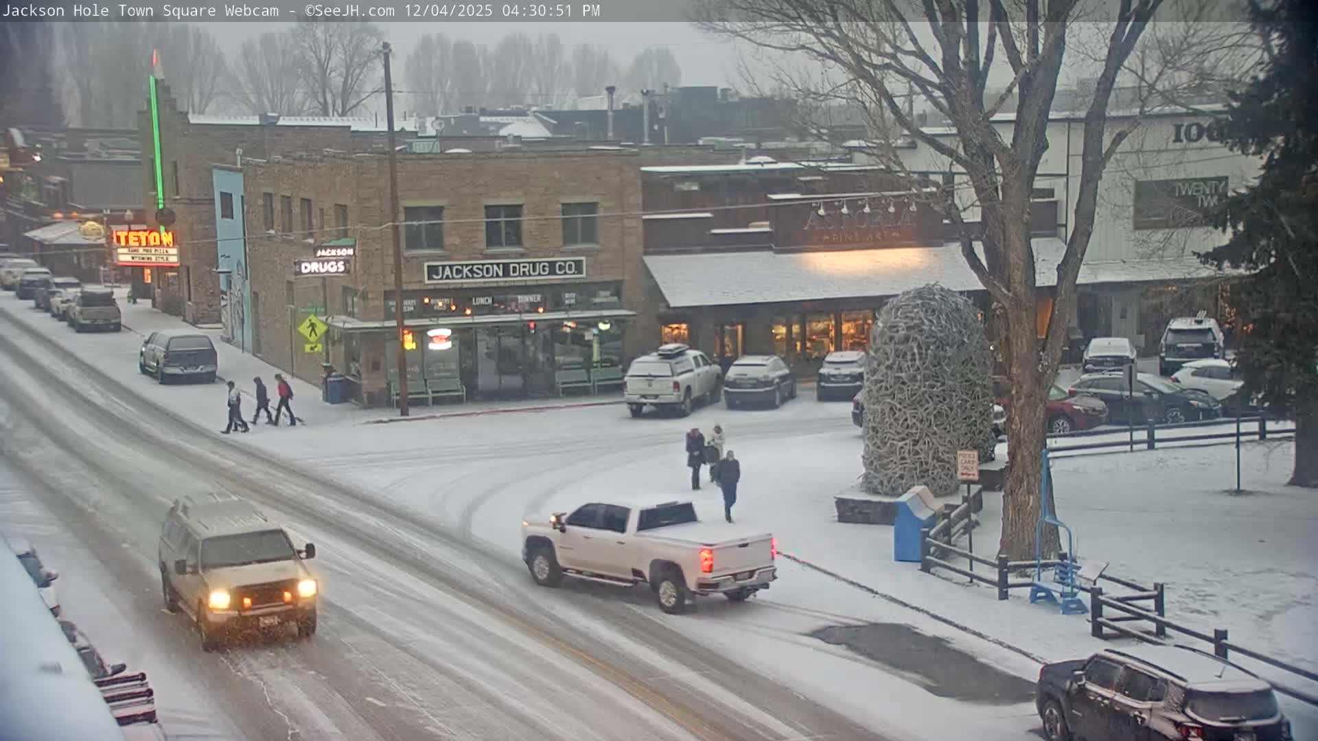Jackson Hole, Jackson Town Center Square PTZ Live Cam - Jackson, Teton, Wyoming, USA