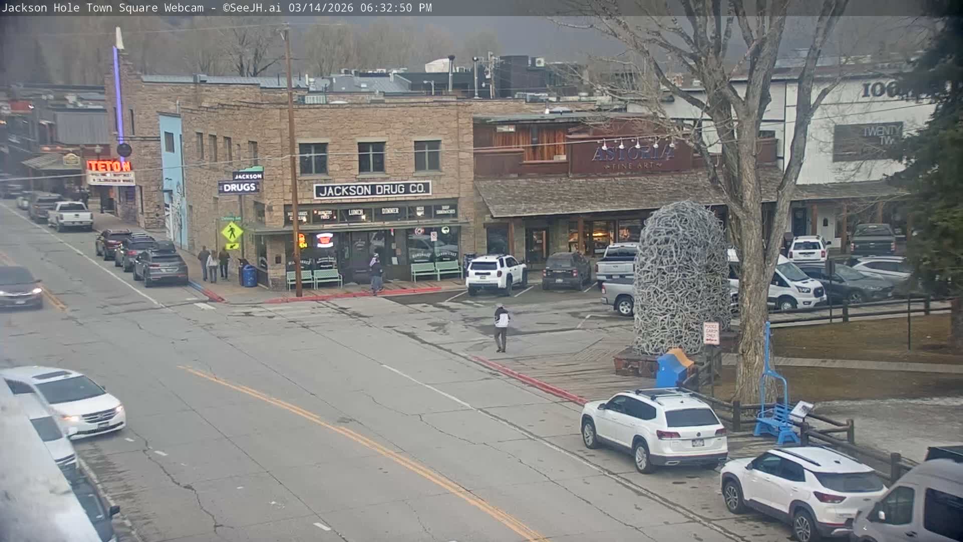 Jackson Hole, Jackson Town Center Square PTZ Live Cam - Jackson, Teton, Wyoming, USA