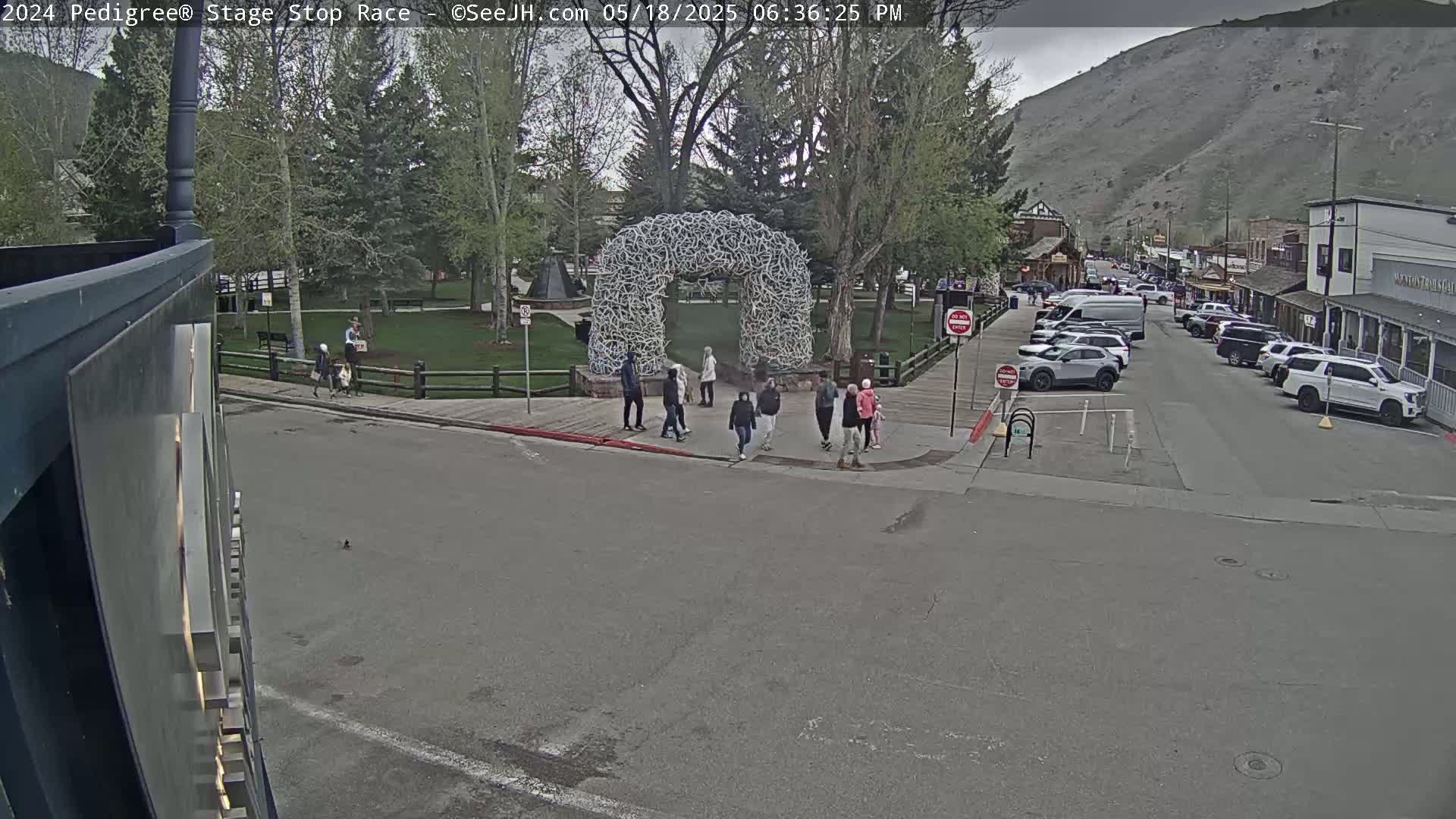 Jackson Hole's Elk Antler Arch Live Cam - Jackson, Teton, Wyoming, USA