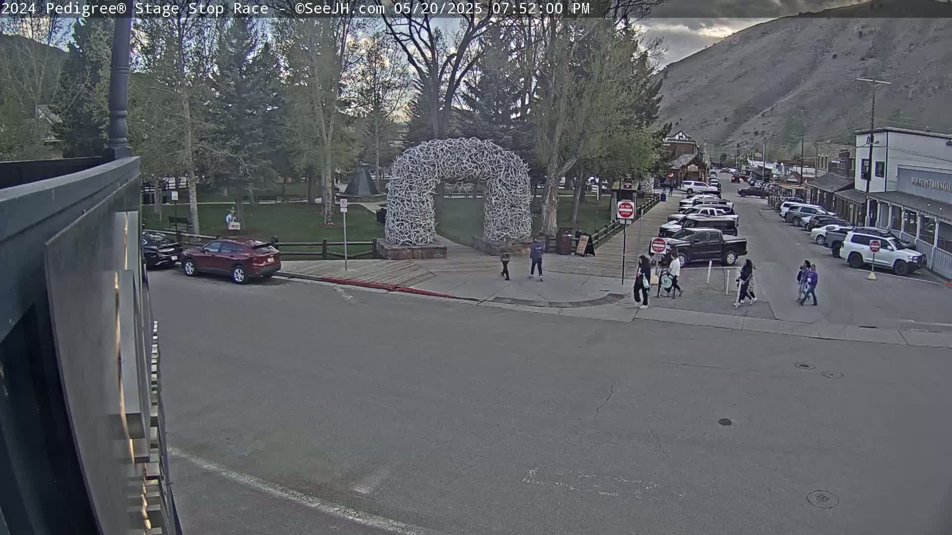 Jackson Hole's Elk Antler Arch Live Cam - Jackson, Teton, Wyoming, USA