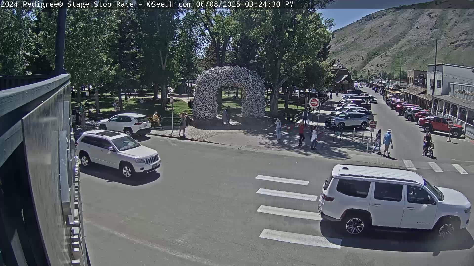 Jackson Hole's Elk Antler Arch Live Cam - Jackson, Teton, Wyoming, USA