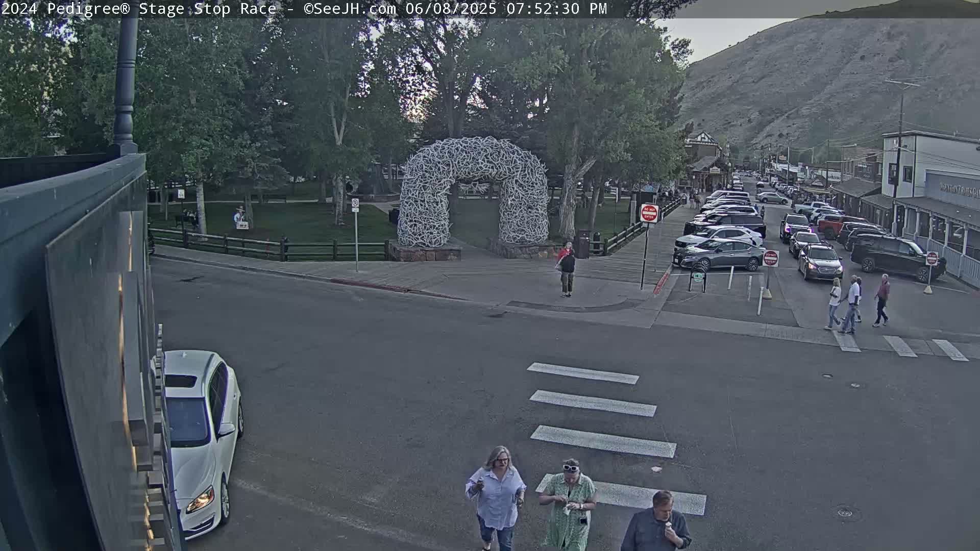 Jackson Hole's Elk Antler Arch Live Cam - Jackson, Teton, Wyoming, USA