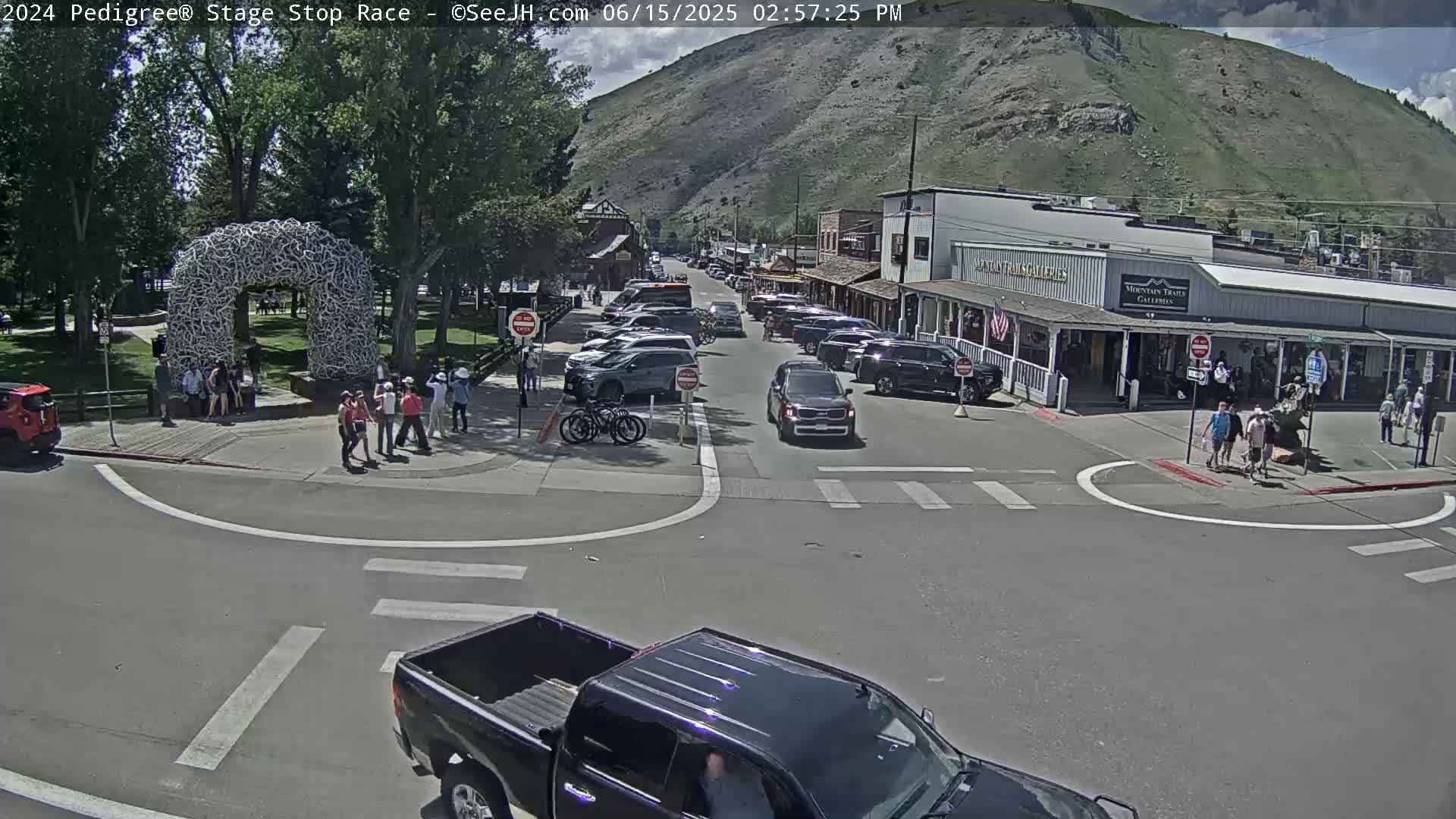 Jackson Hole's Elk Antler Arch Live Cam - Jackson, Teton, Wyoming, USA