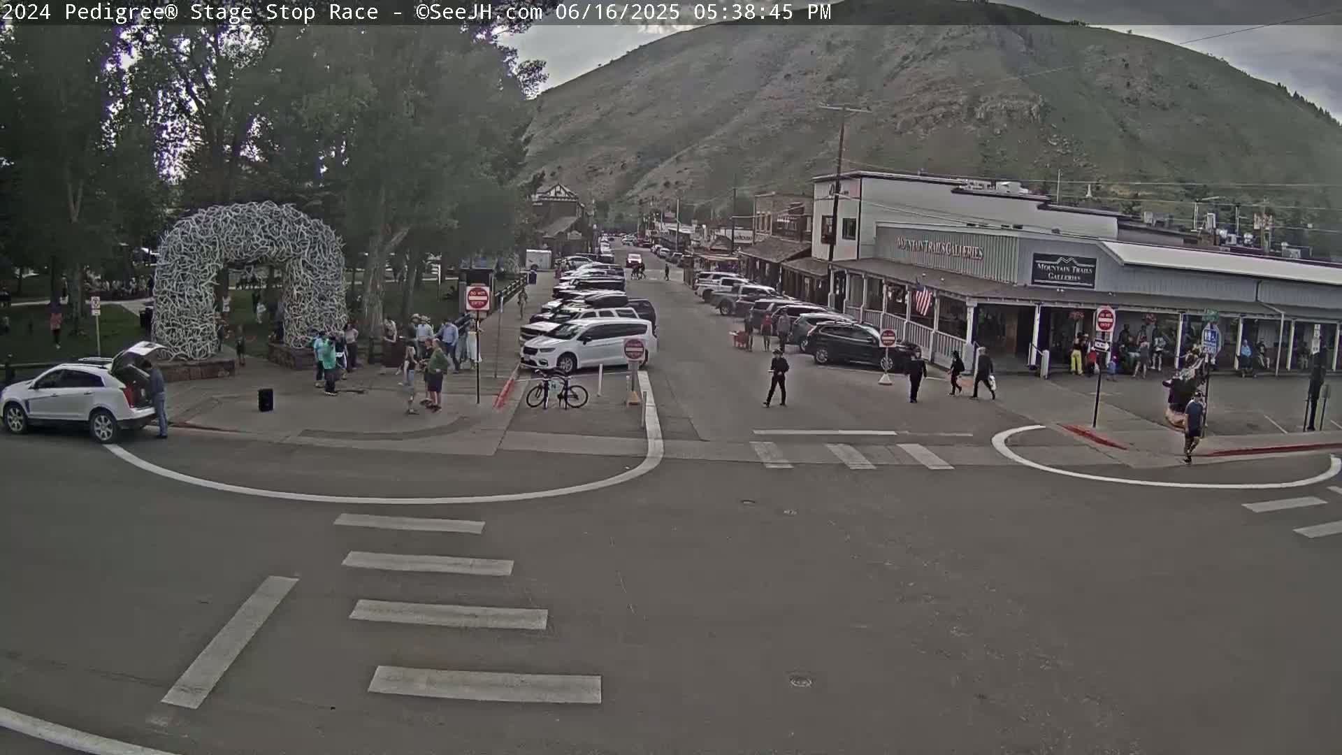 Jackson Hole's Elk Antler Arch Live Cam - Jackson, Teton, Wyoming, USA