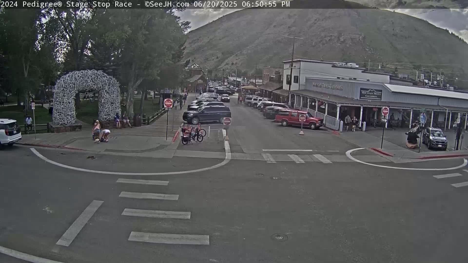 Jackson Hole's Elk Antler Arch Live Cam - Jackson, Teton, Wyoming, USA