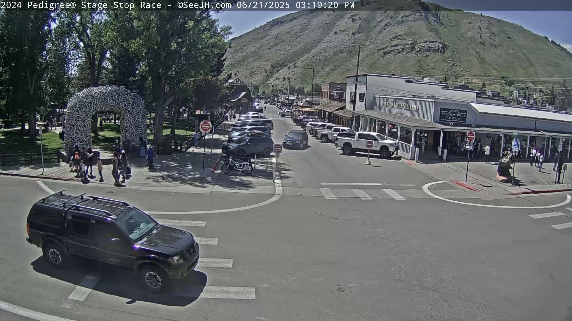 Jackson Hole's Elk Antler Arch Live Cam - Jackson, Teton, Wyoming, USA