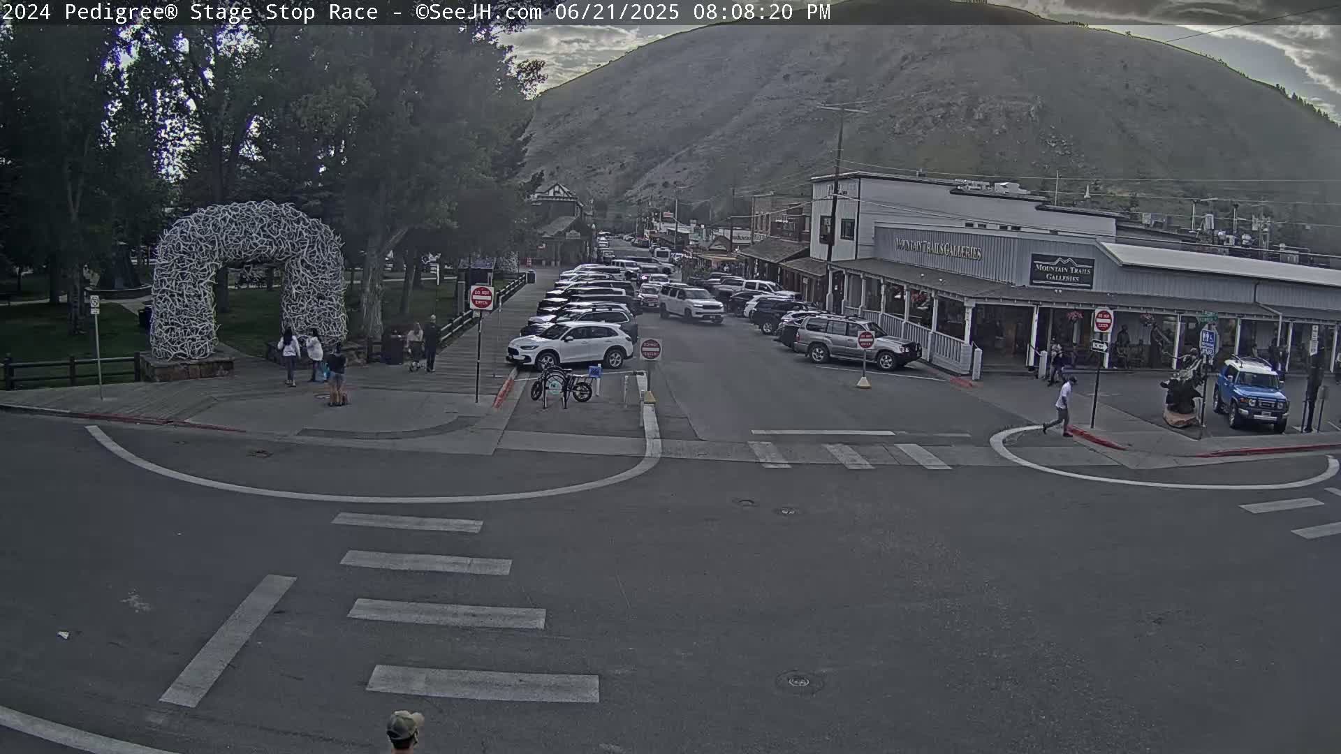 Jackson Hole's Elk Antler Arch Live Cam - Jackson, Teton, Wyoming, USA
