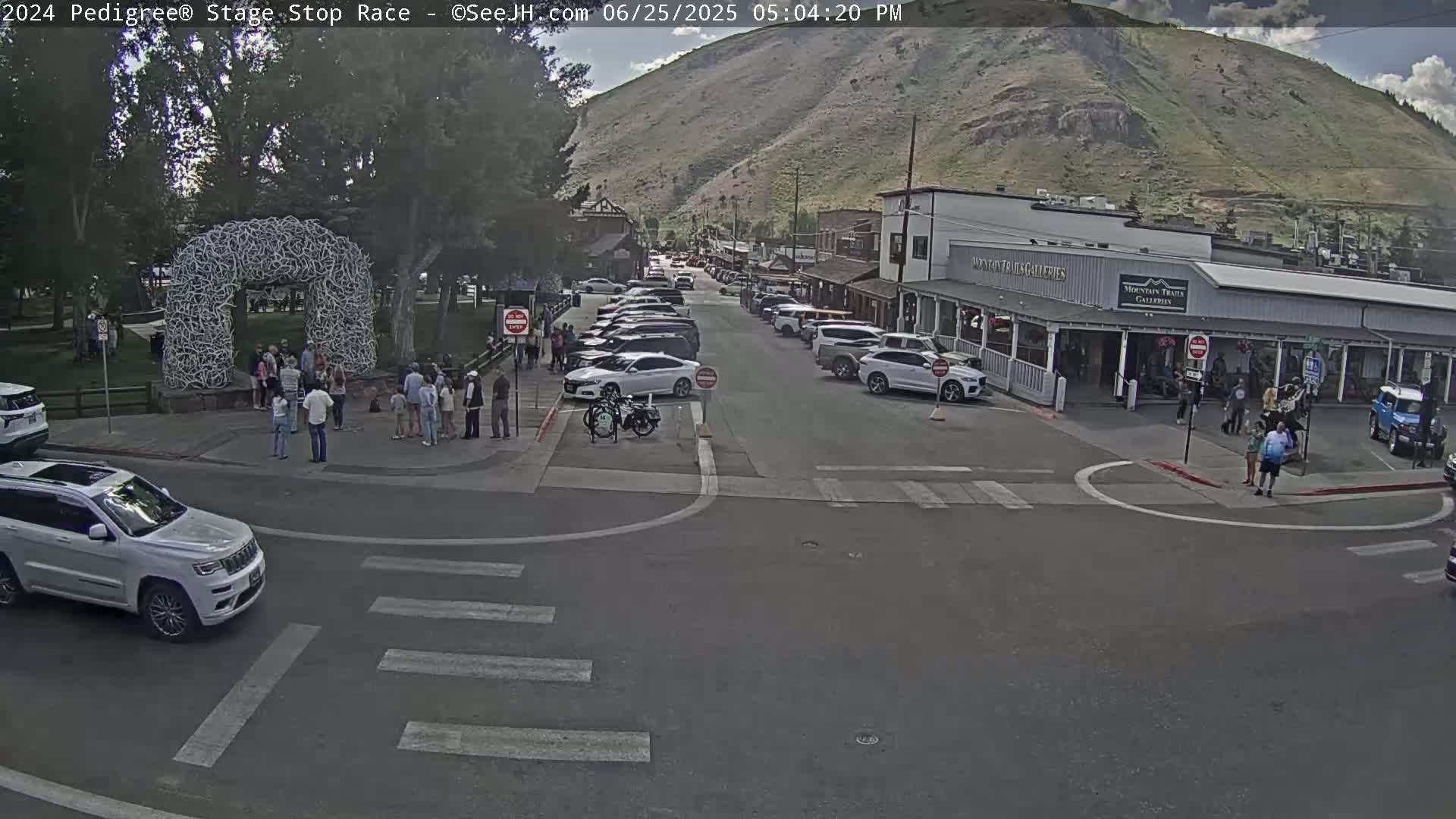 Jackson Hole's Elk Antler Arch Live Cam - Jackson, Teton, Wyoming, USA