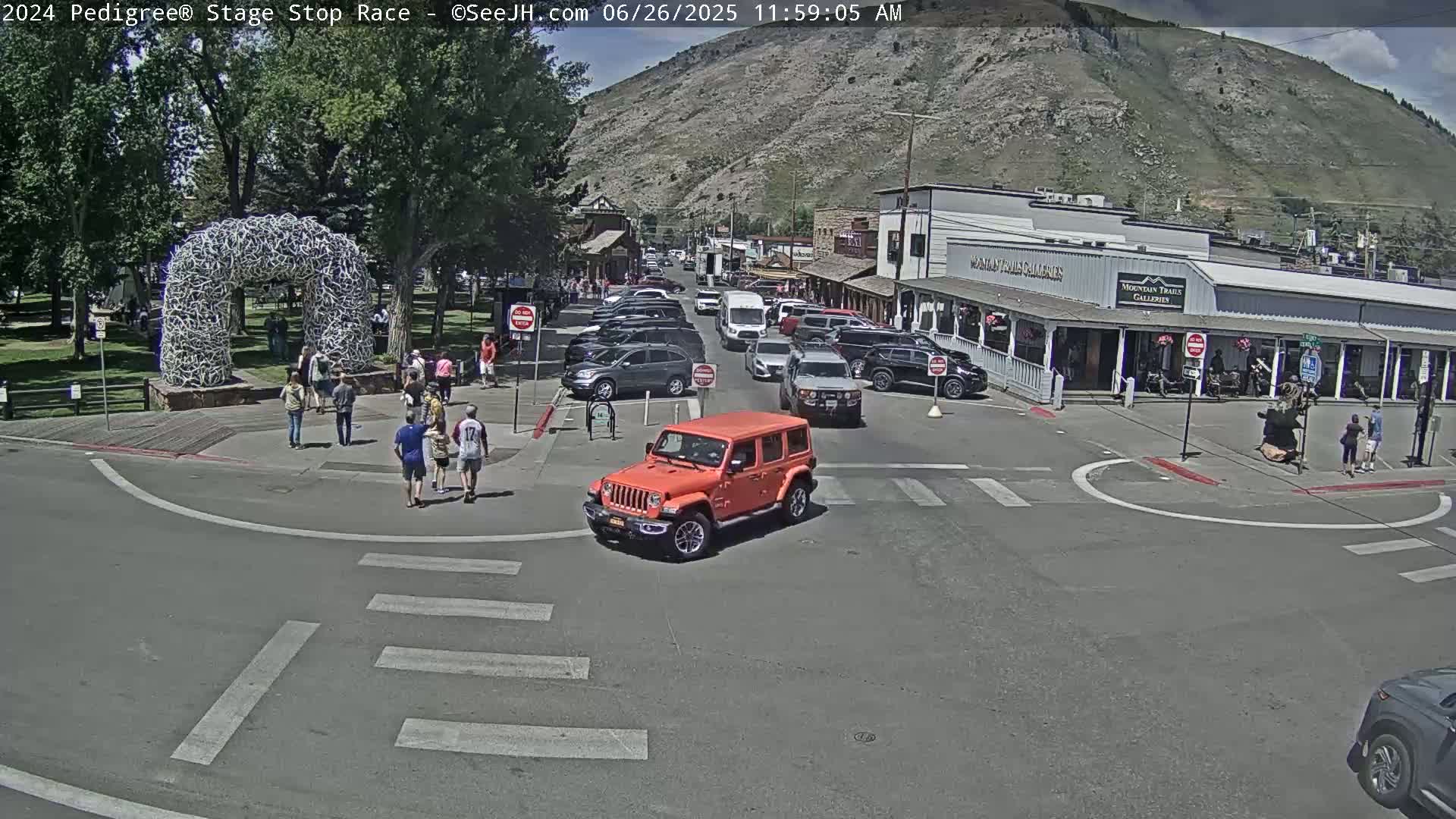 Jackson Hole's Elk Antler Arch Live Cam - Jackson, Teton, Wyoming, USA