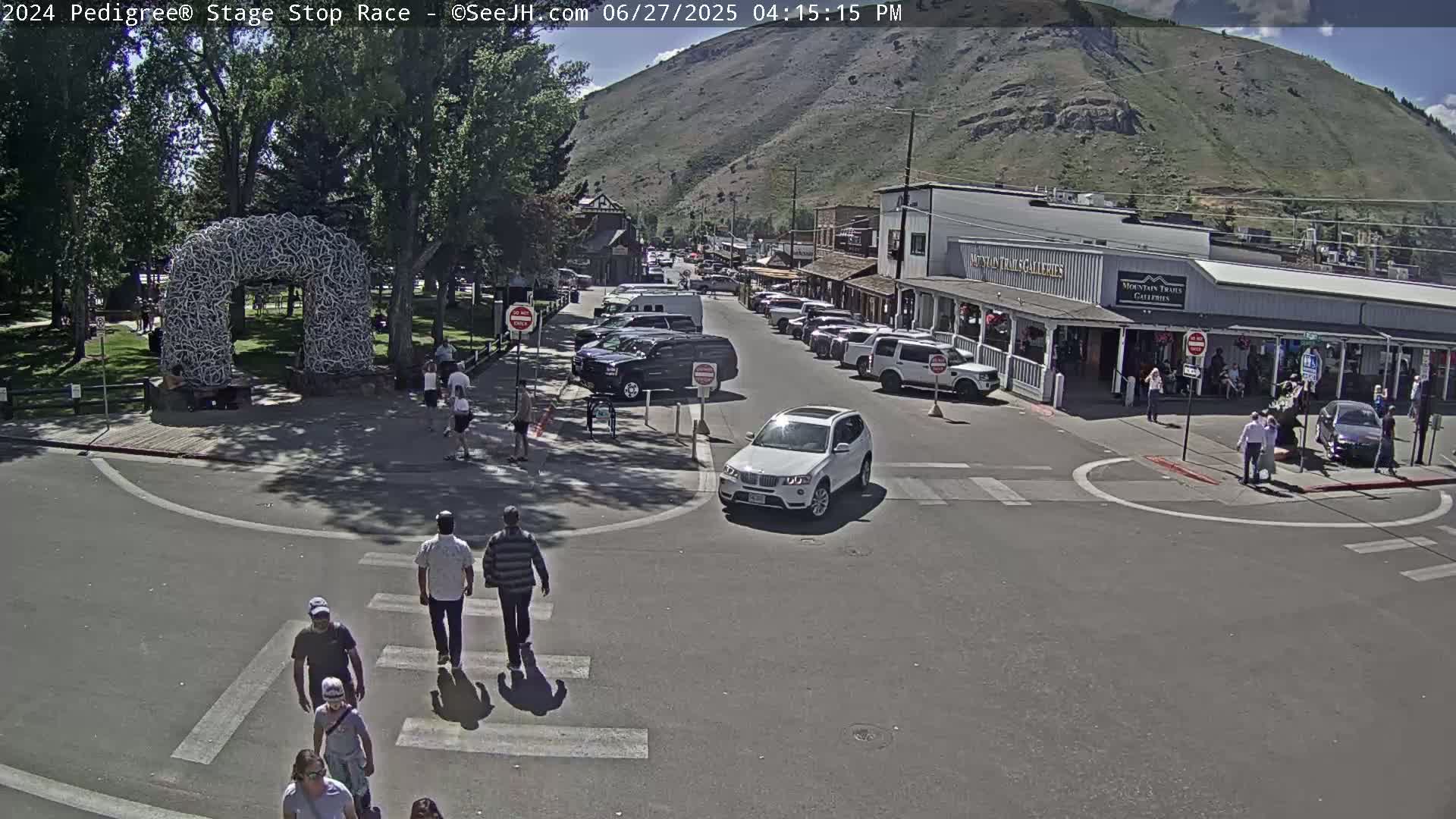 Jackson Hole's Elk Antler Arch Live Cam - Jackson, Teton, Wyoming, USA