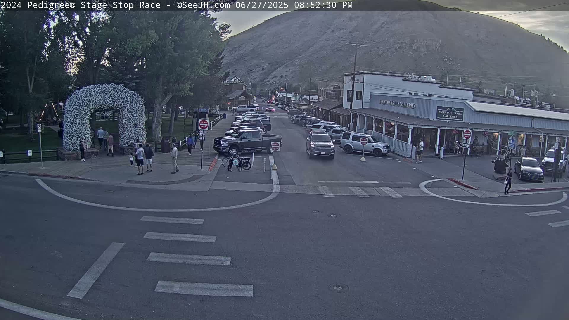Jackson Hole's Elk Antler Arch Live Cam - Jackson, Teton, Wyoming, USA