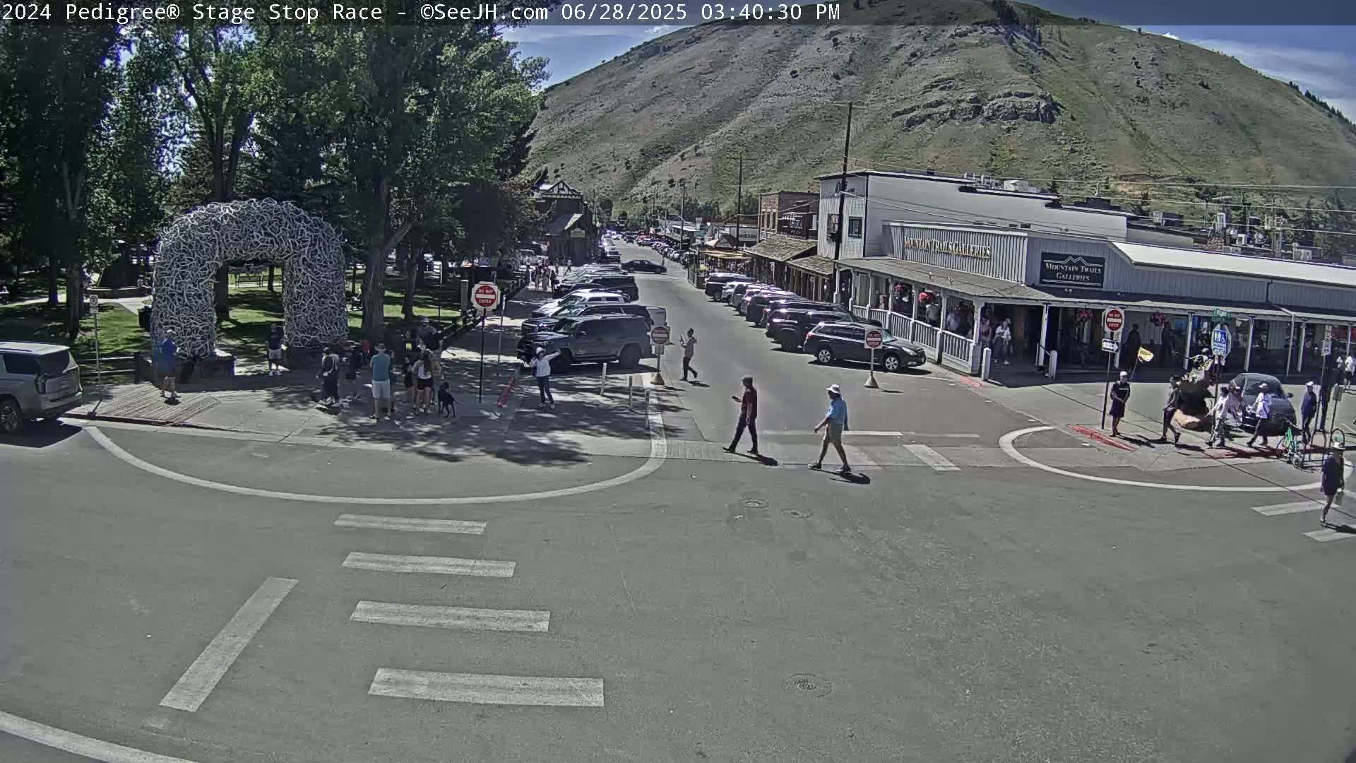 Jackson Hole's Elk Antler Arch Live Cam - Jackson, Teton, Wyoming, USA
