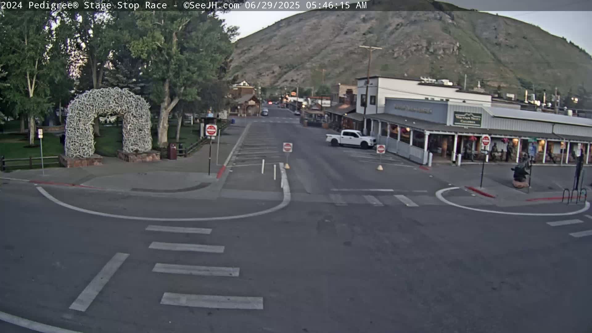 Jackson Hole's Elk Antler Arch Live Cam - Jackson, Teton, Wyoming, USA