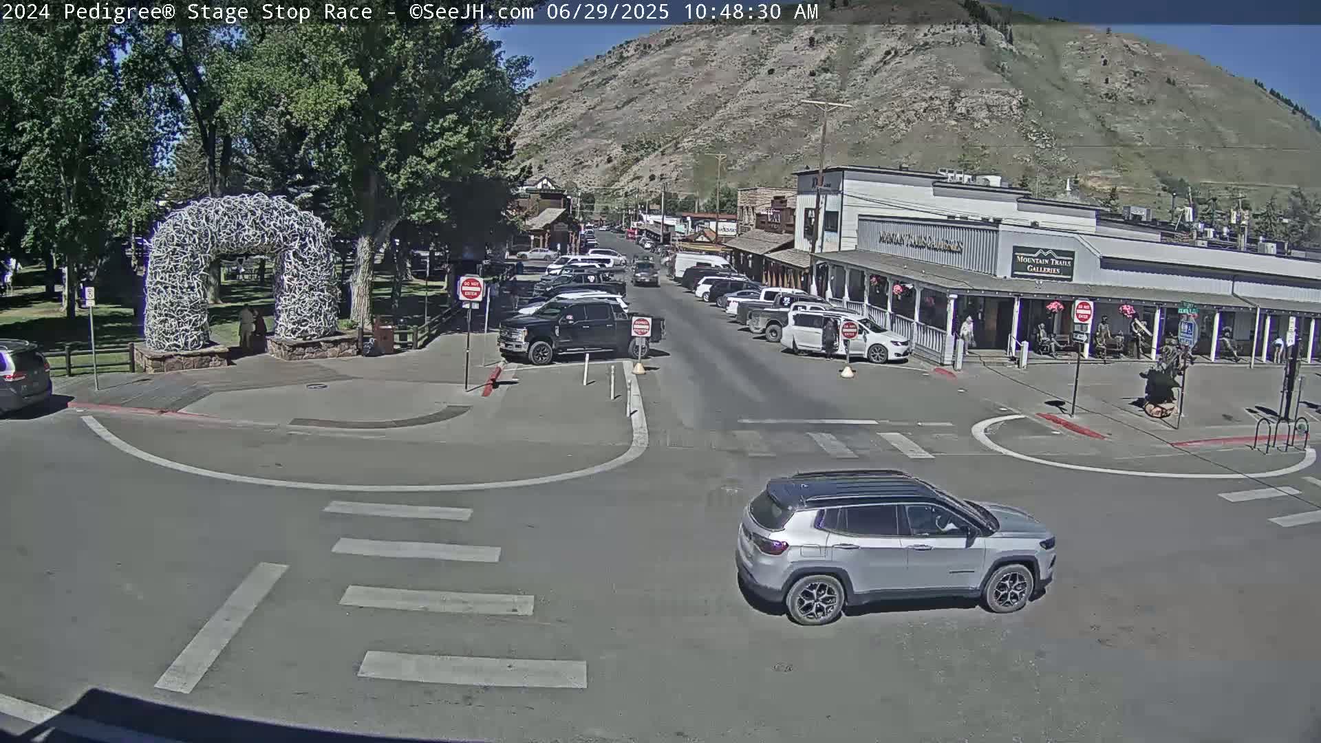 Jackson Hole's Elk Antler Arch Live Cam - Jackson, Teton, Wyoming, USA