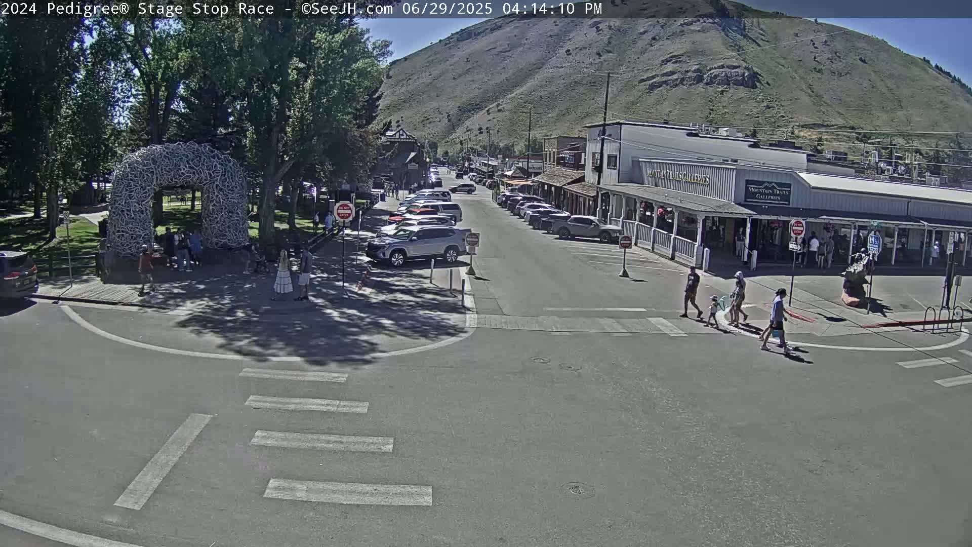 Jackson Hole's Elk Antler Arch Live Cam - Jackson, Teton, Wyoming, USA