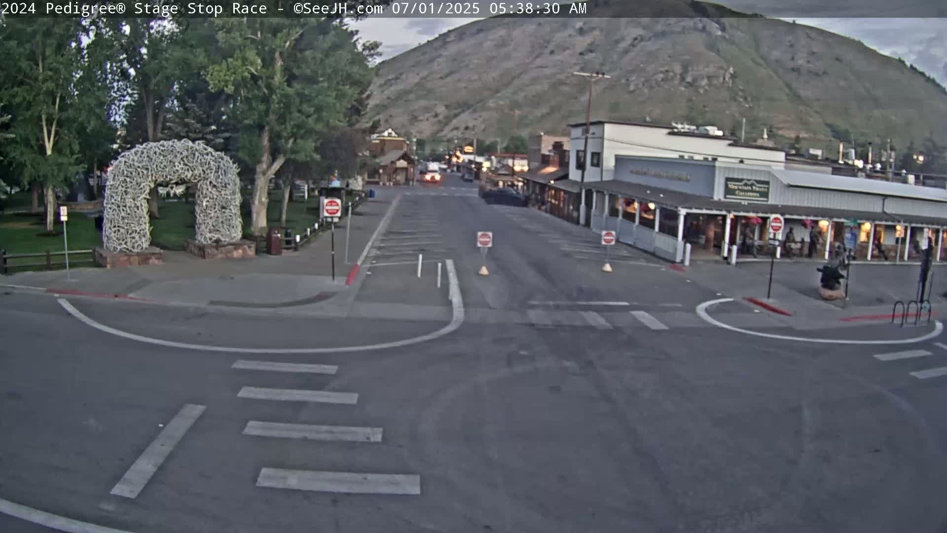 Jackson Hole's Elk Antler Arch Live Cam - Jackson, Teton, Wyoming, USA
