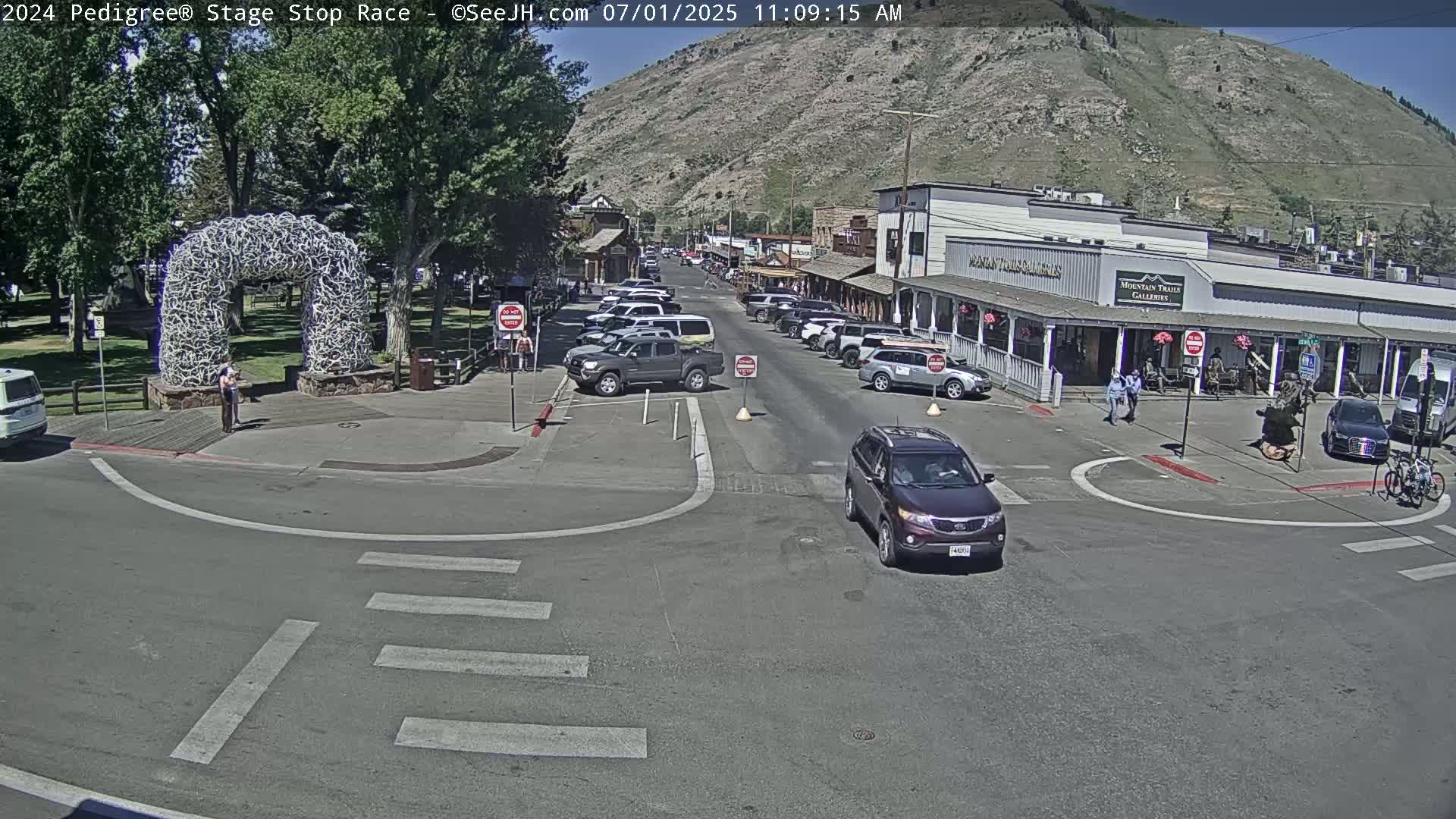 Jackson Hole's Elk Antler Arch Live Cam - Jackson, Teton, Wyoming, USA