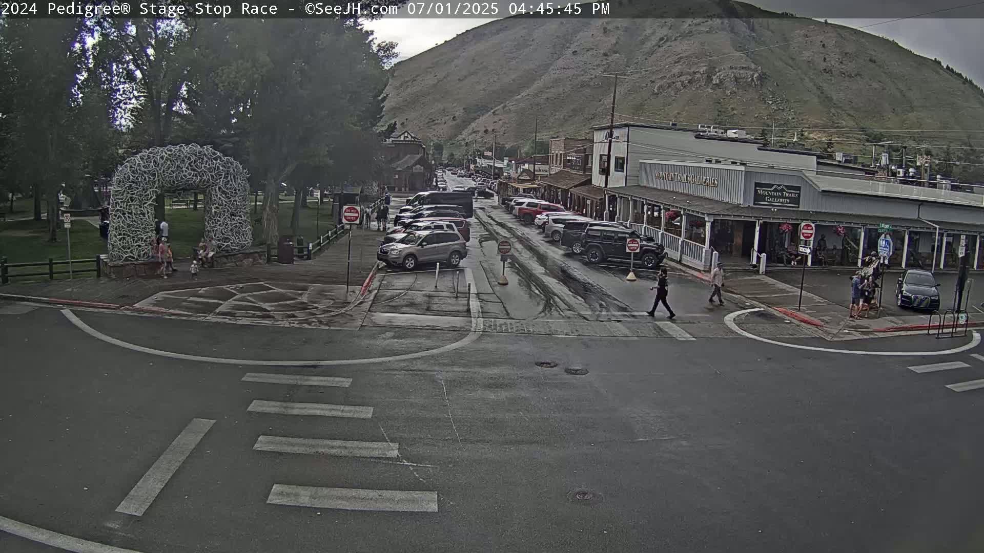 Jackson Hole's Elk Antler Arch Live Cam - Jackson, Teton, Wyoming, USA