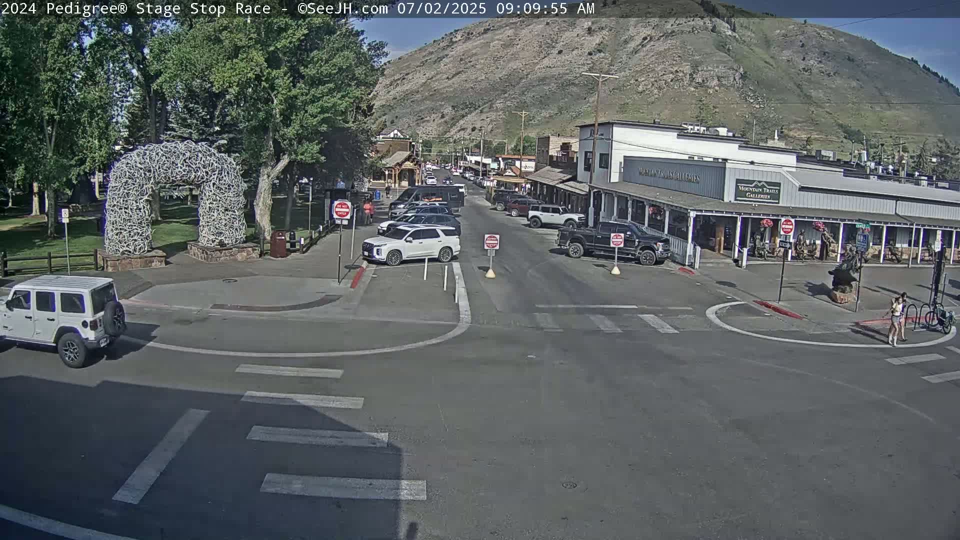 Jackson Hole's Elk Antler Arch Live Cam - Jackson, Teton, Wyoming, USA