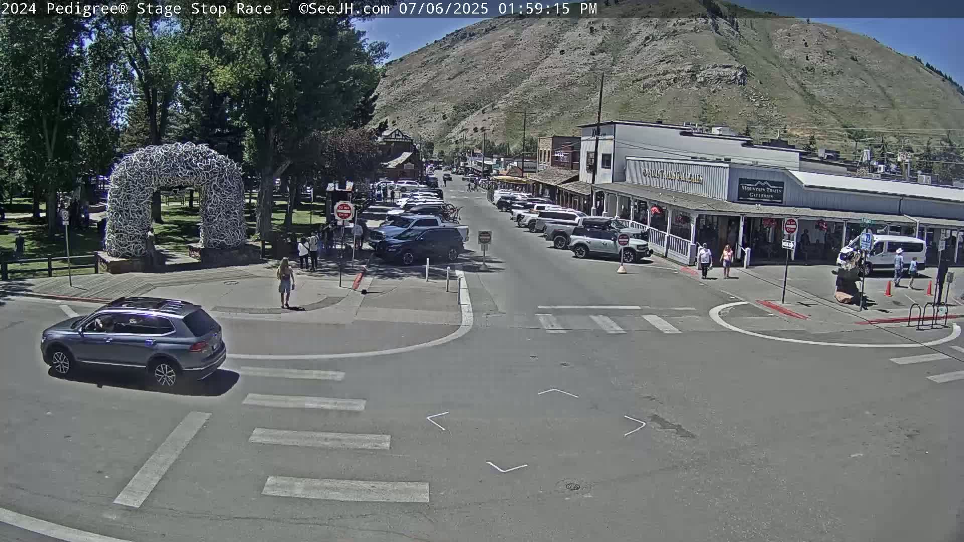 Jackson Hole's Elk Antler Arch Live Cam - Jackson, Teton, Wyoming, USA