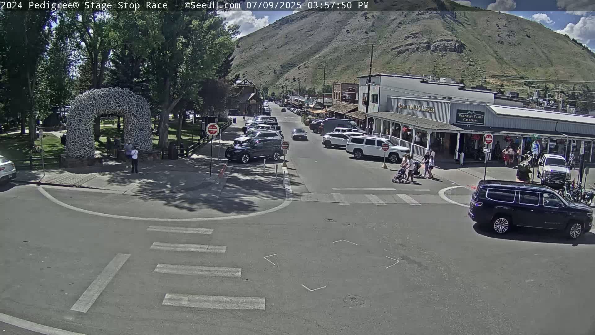 Jackson Hole's Elk Antler Arch Live Cam - Jackson, Teton, Wyoming, USA