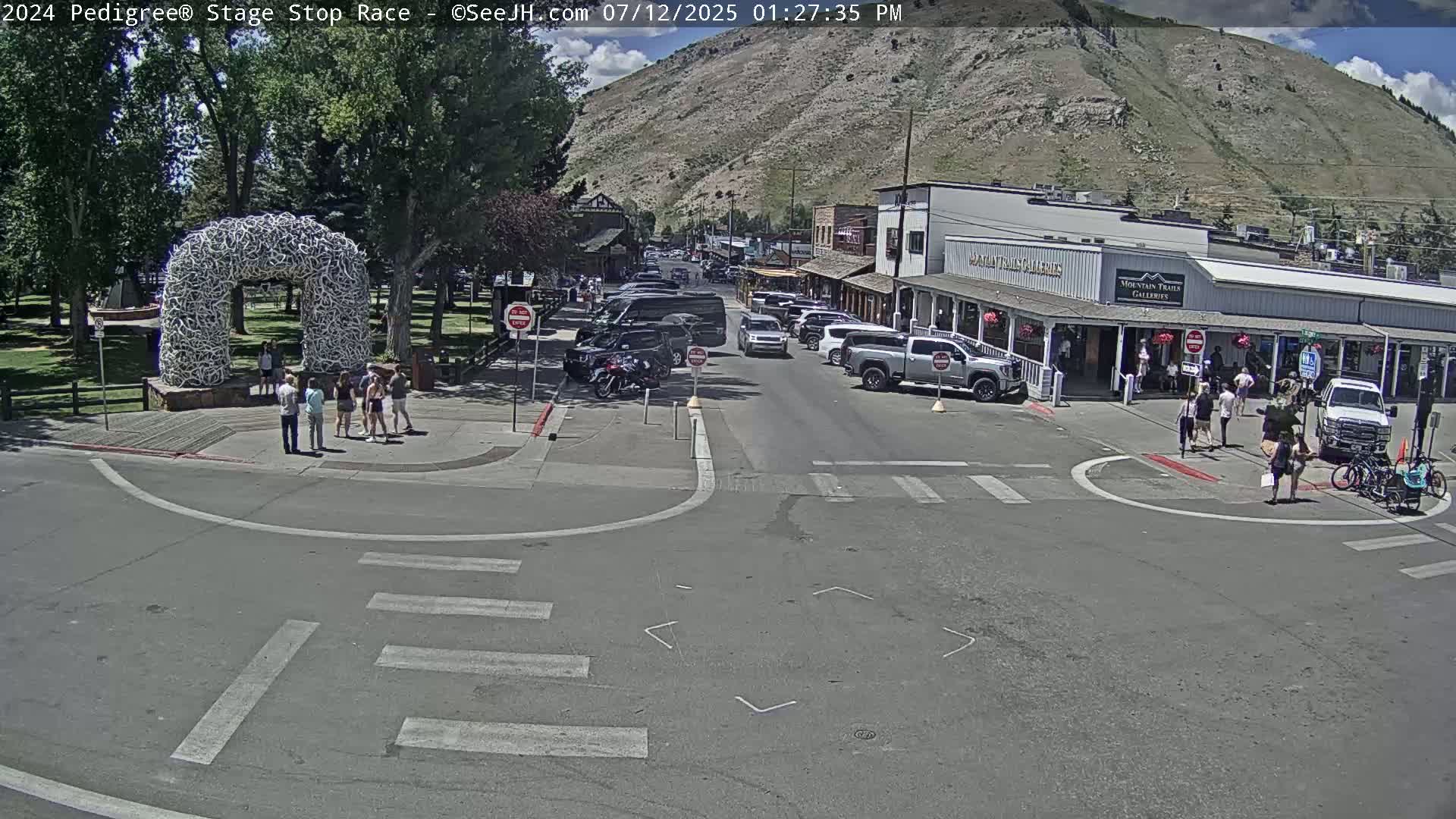 Jackson Hole's Elk Antler Arch Live Cam - Jackson, Teton, Wyoming, USA