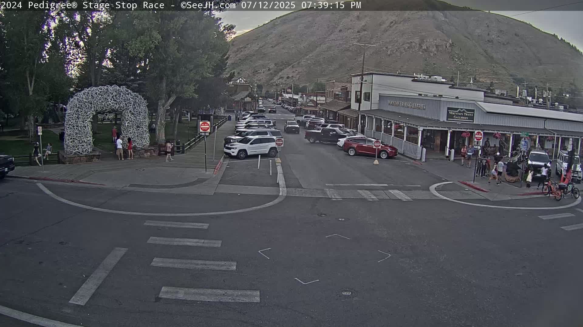 Jackson Hole's Elk Antler Arch Live Cam - Jackson, Teton, Wyoming, USA