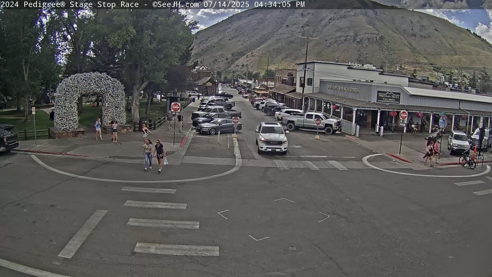 Jackson Hole's Elk Antler Arch Live Cam - Jackson, Teton, Wyoming, USA