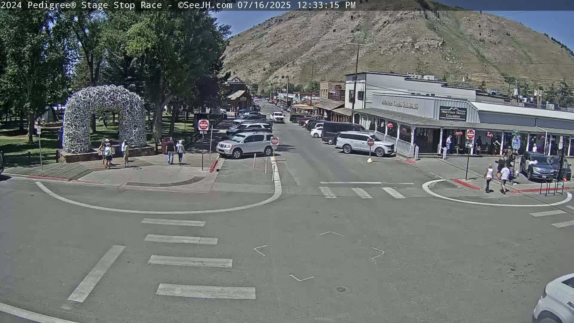 Jackson Hole's Elk Antler Arch Live Cam - Jackson, Teton, Wyoming, USA