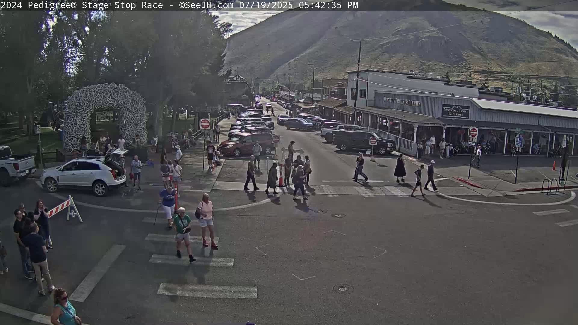 Jackson Hole's Elk Antler Arch Live Cam - Jackson, Teton, Wyoming, USA