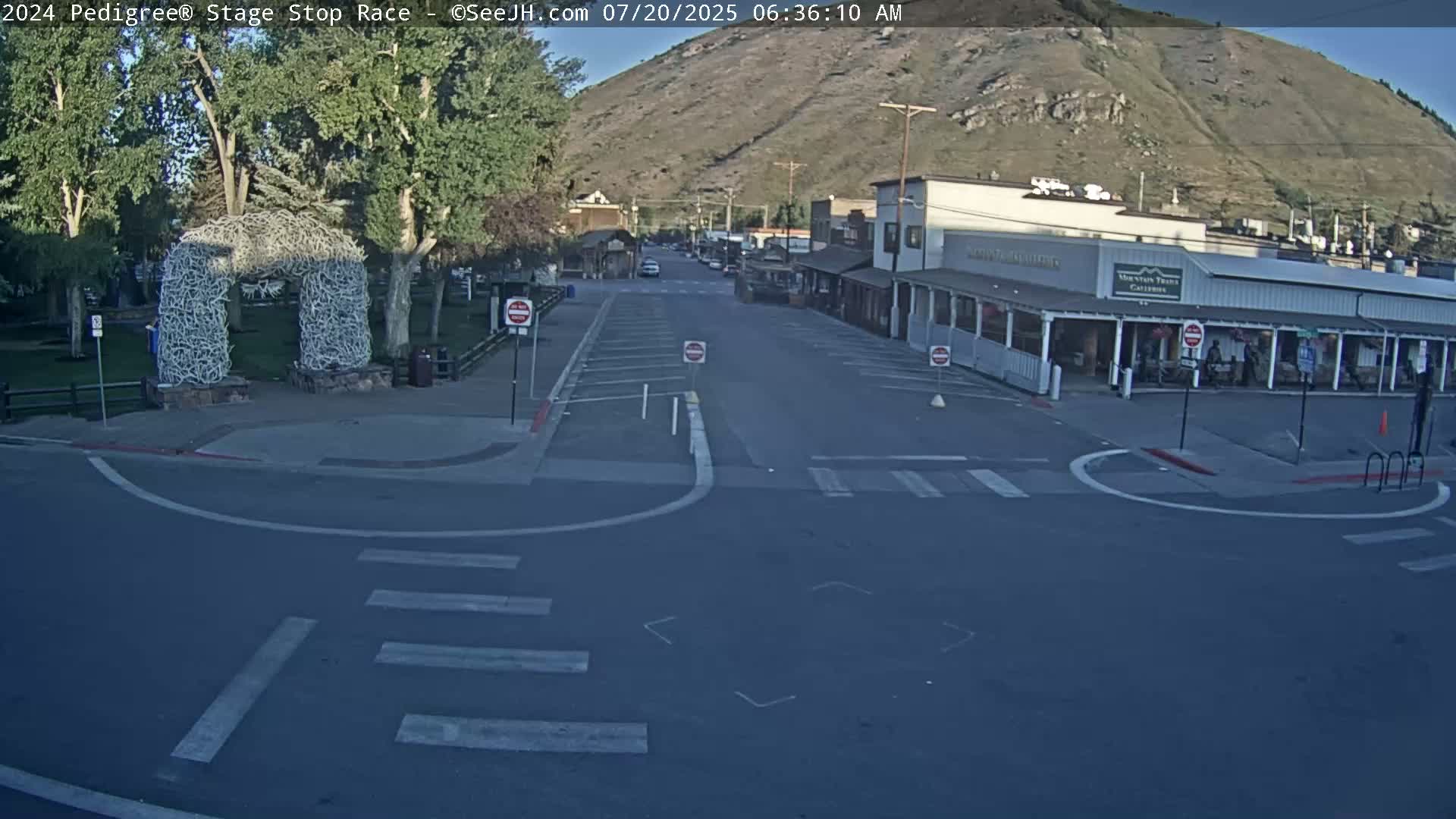 Jackson Hole's Elk Antler Arch Live Cam - Jackson, Teton, Wyoming, USA