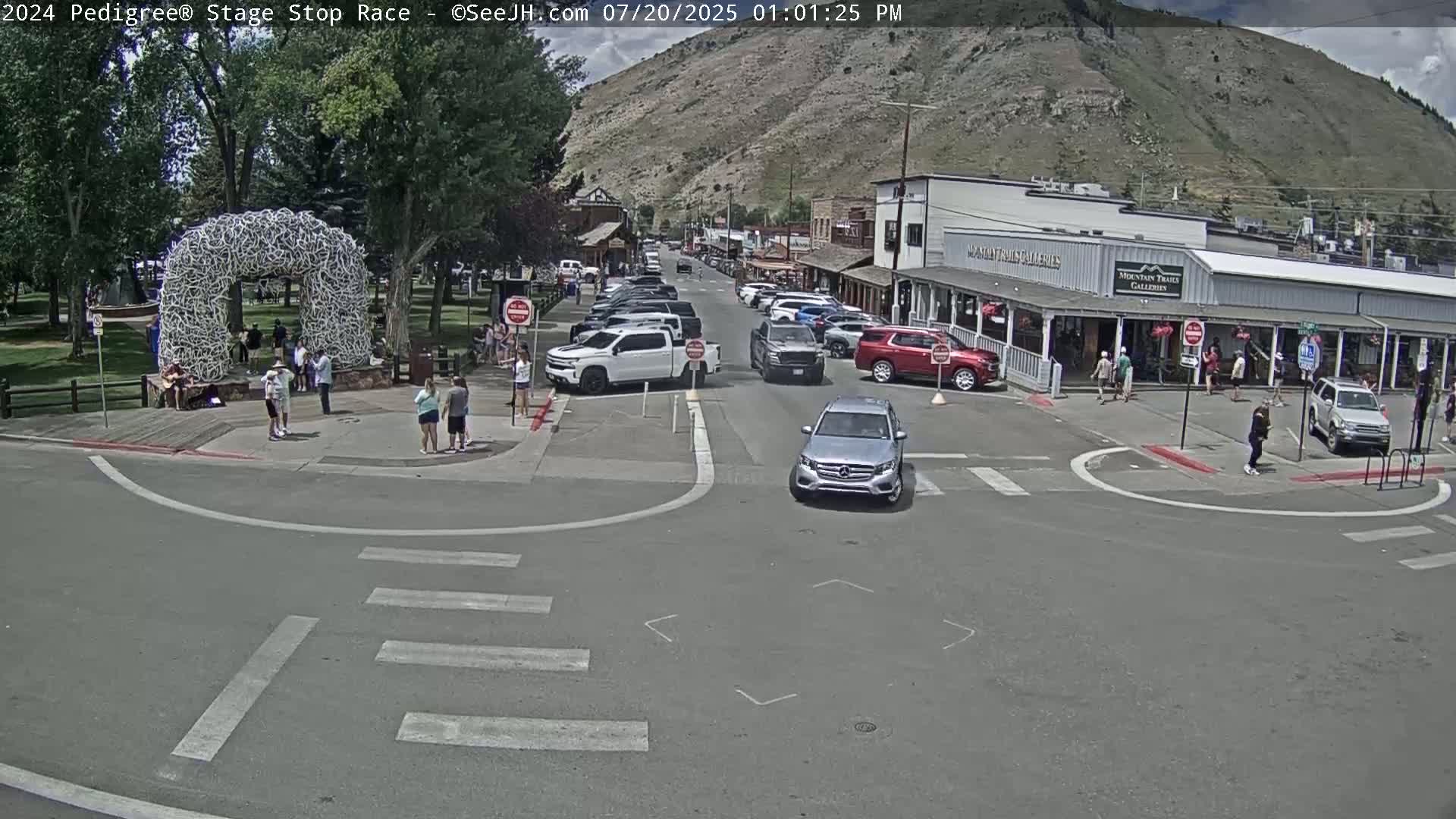 Jackson Hole's Elk Antler Arch Live Cam - Jackson, Teton, Wyoming, USA