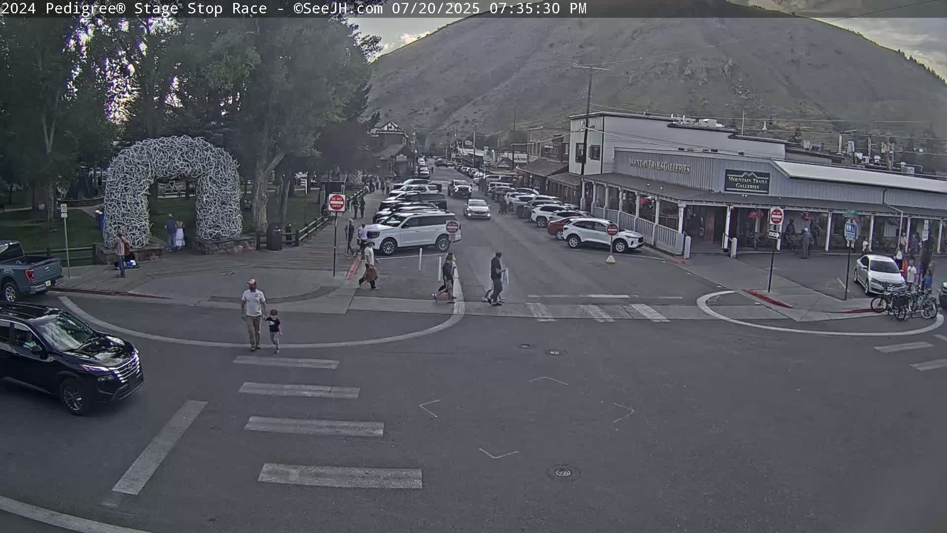 Jackson Hole's Elk Antler Arch Live Cam - Jackson, Teton, Wyoming, USA