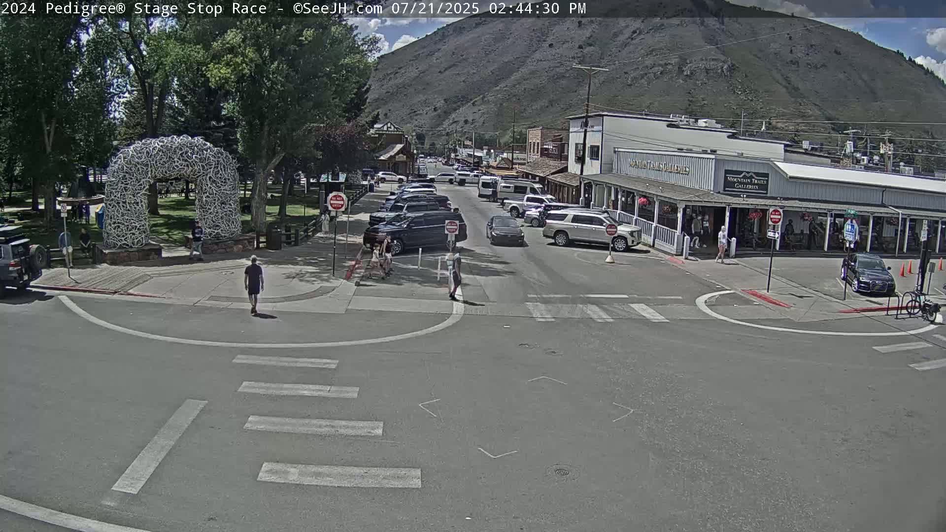 Jackson Hole's Elk Antler Arch Live Cam - Jackson, Teton, Wyoming, USA