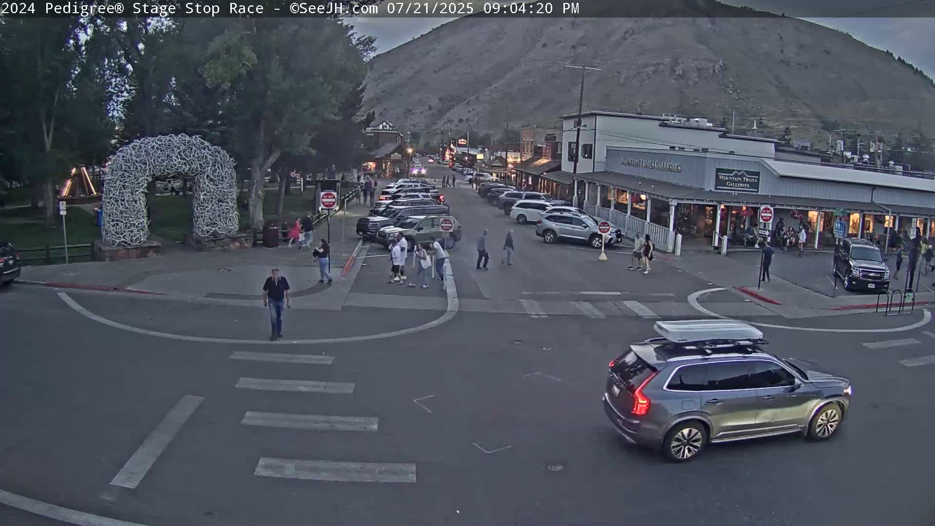 Jackson Hole's Elk Antler Arch Live Cam - Jackson, Teton, Wyoming, USA