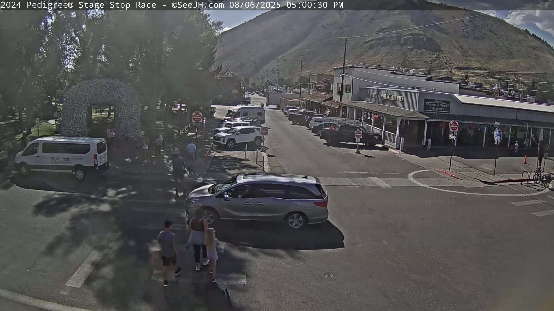 Jackson Hole's Elk Antler Arch Live Cam - Jackson, Teton, Wyoming, USA