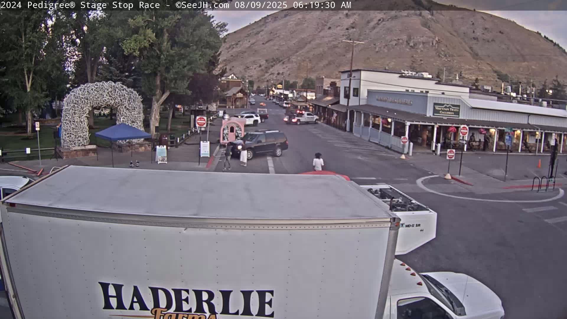 Jackson Hole's Elk Antler Arch Live Cam - Jackson, Teton, Wyoming, USA