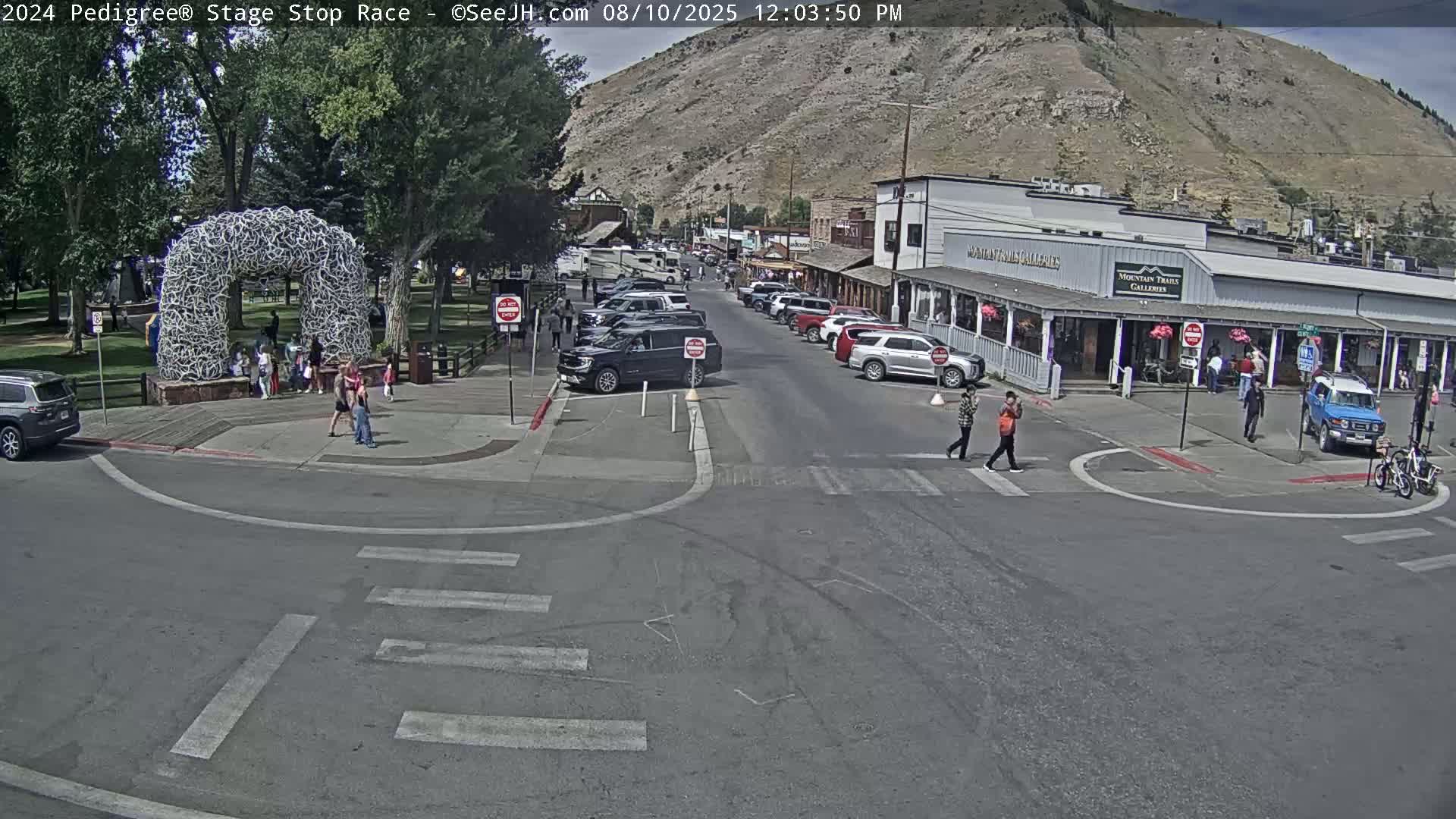 Jackson Hole's Elk Antler Arch Live Cam - Jackson, Teton, Wyoming, USA