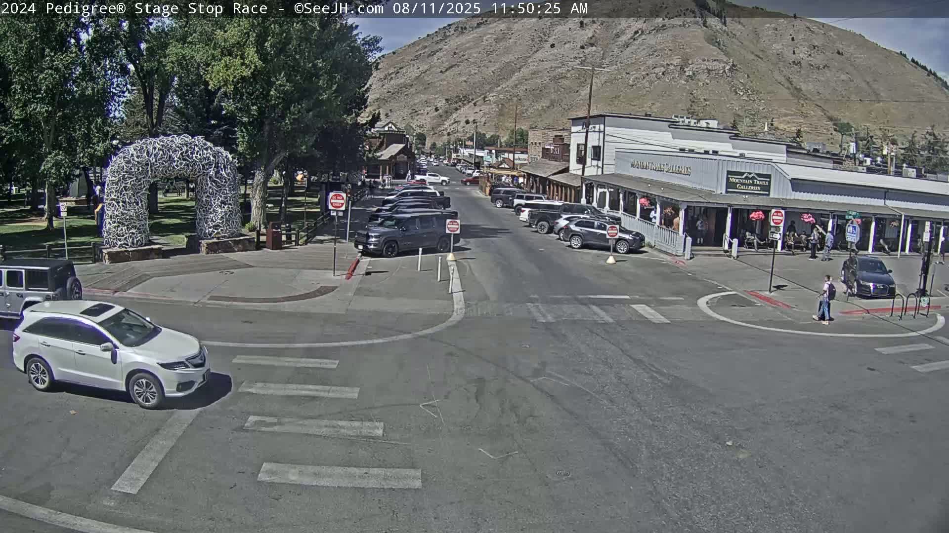 Jackson Hole's Elk Antler Arch Live Cam - Jackson, Teton, Wyoming, USA