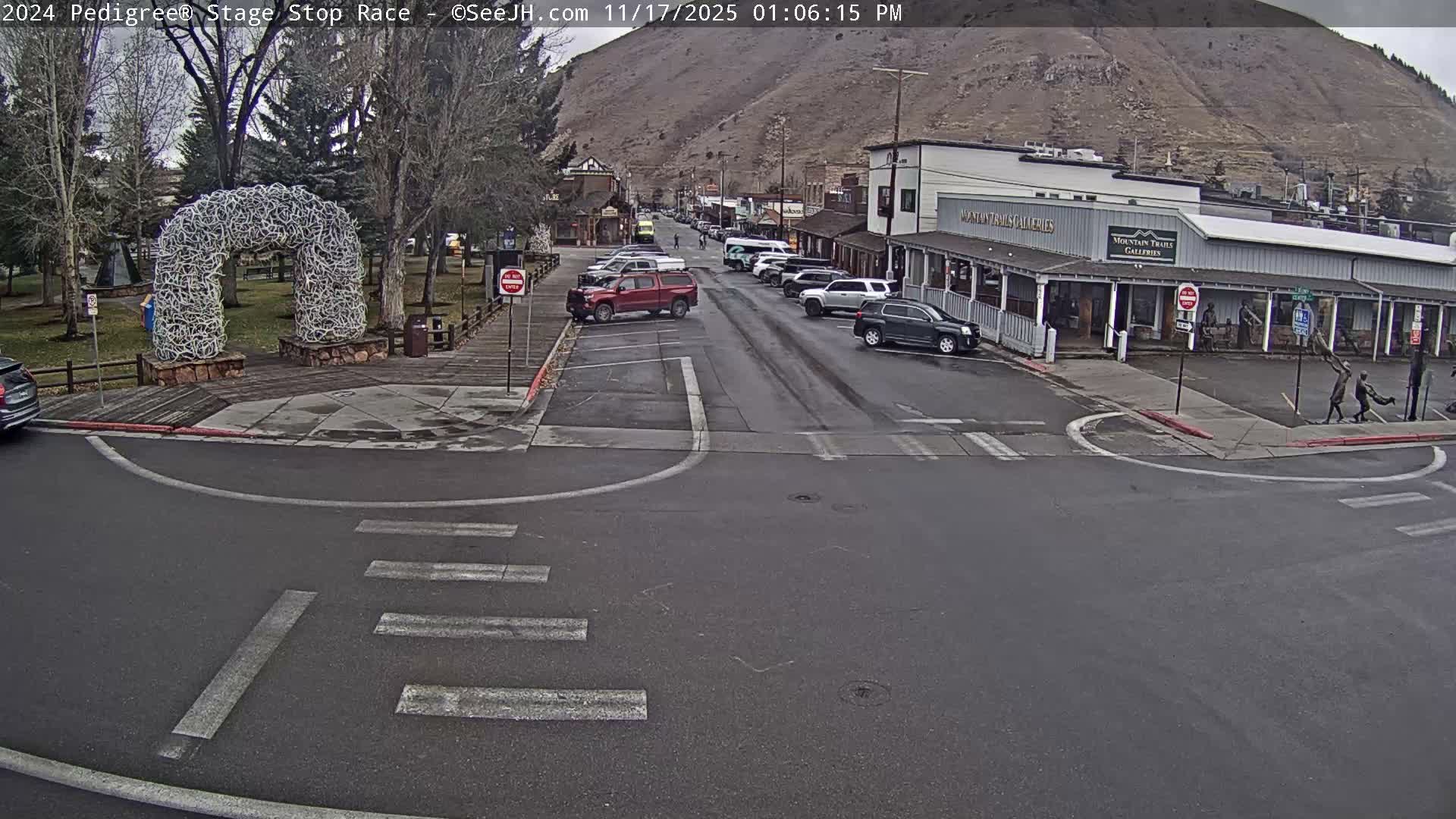 Jackson Hole's Elk Antler Arch Live Cam - Jackson, Teton, Wyoming, USA