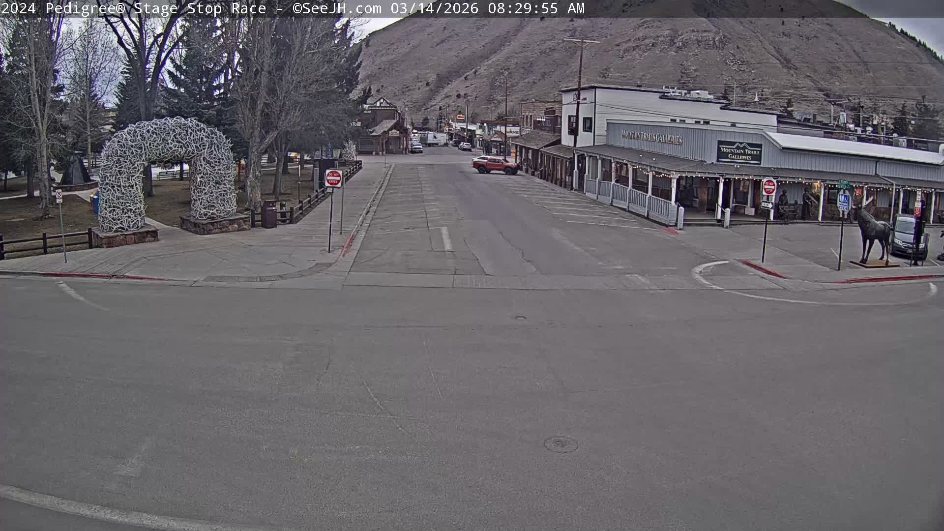 Jackson Hole's Elk Antler Arch Live Cam - Jackson, Teton, Wyoming, USA