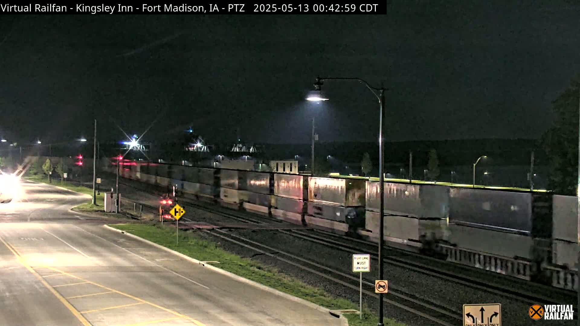 Fort Madison Bridge & Mississippi River & Fort Madison Train Amtrak Station Live Cam - Fort Madison, Lee, Iowa, USA