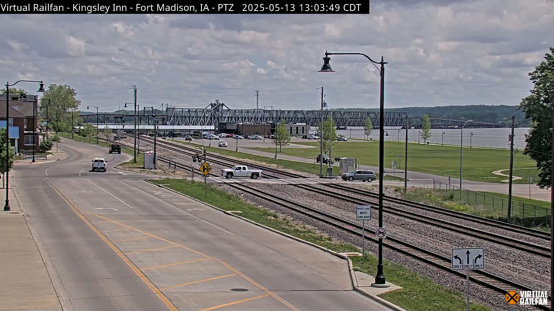 Fort Madison Bridge & Mississippi River & Fort Madison Train Amtrak Station Live Cam - Fort Madison, Lee, Iowa, USA