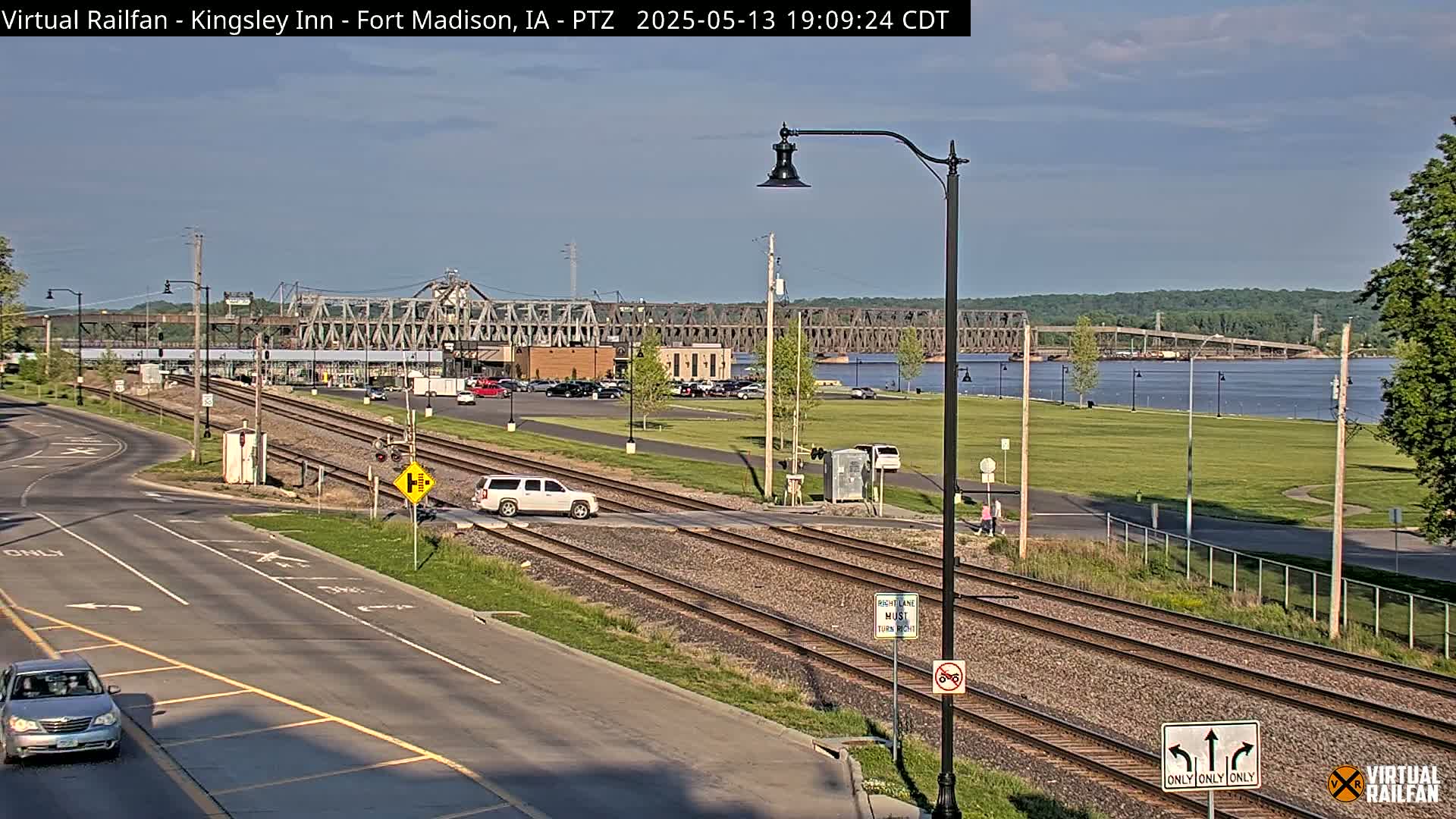 Fort Madison Bridge & Mississippi River & Fort Madison Train Amtrak Station Live Cam - Fort Madison, Lee, Iowa, USA