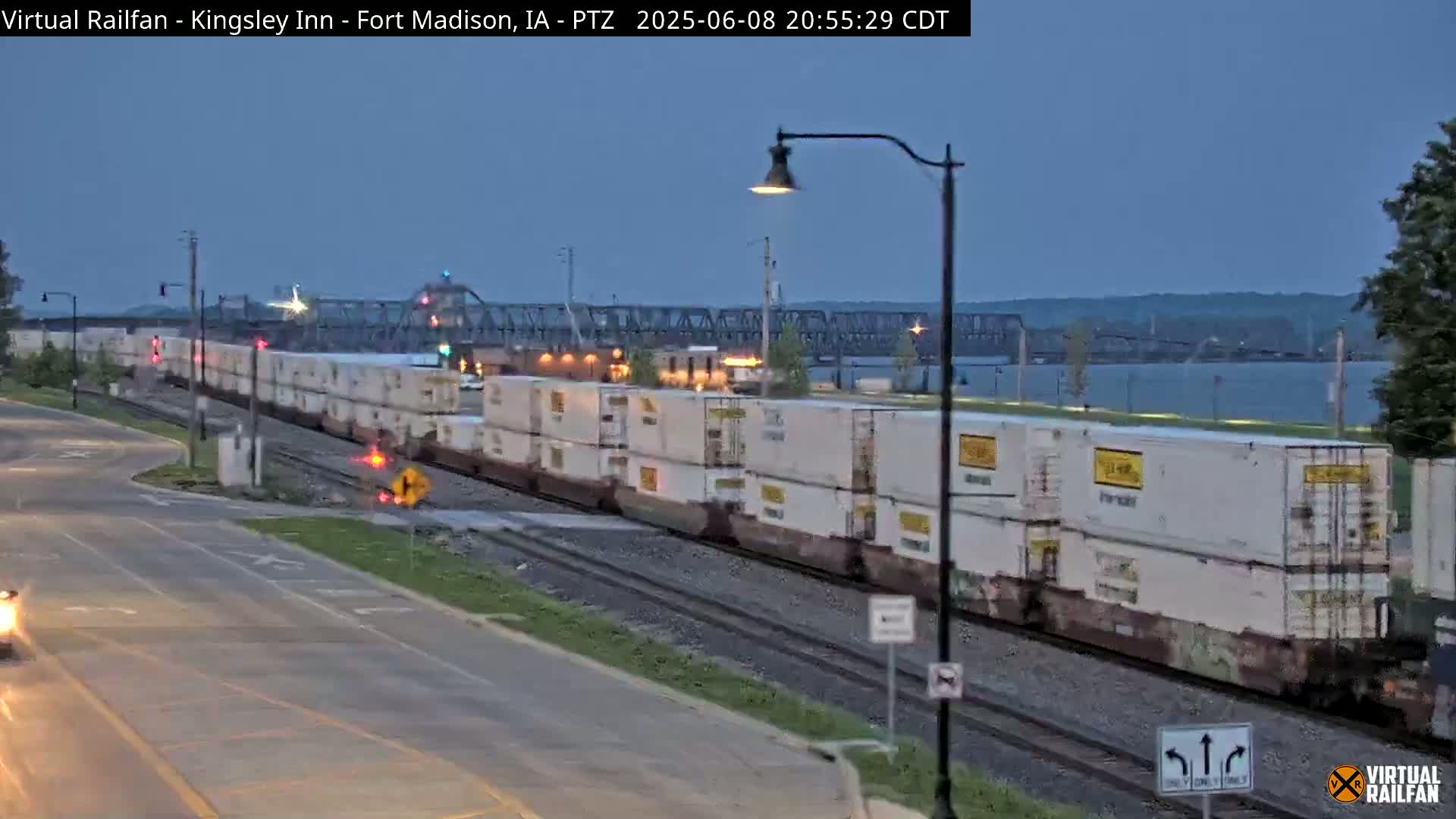 Fort Madison Bridge & Mississippi River & Fort Madison Train Amtrak Station Live Cam - Fort Madison, Lee, Iowa, USA