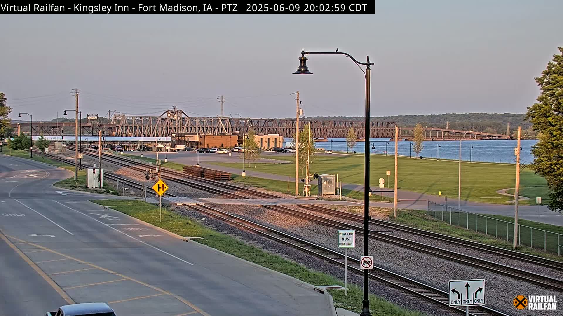 Fort Madison Bridge & Mississippi River & Fort Madison Train Amtrak Station Live Cam - Fort Madison, Lee, Iowa, USA